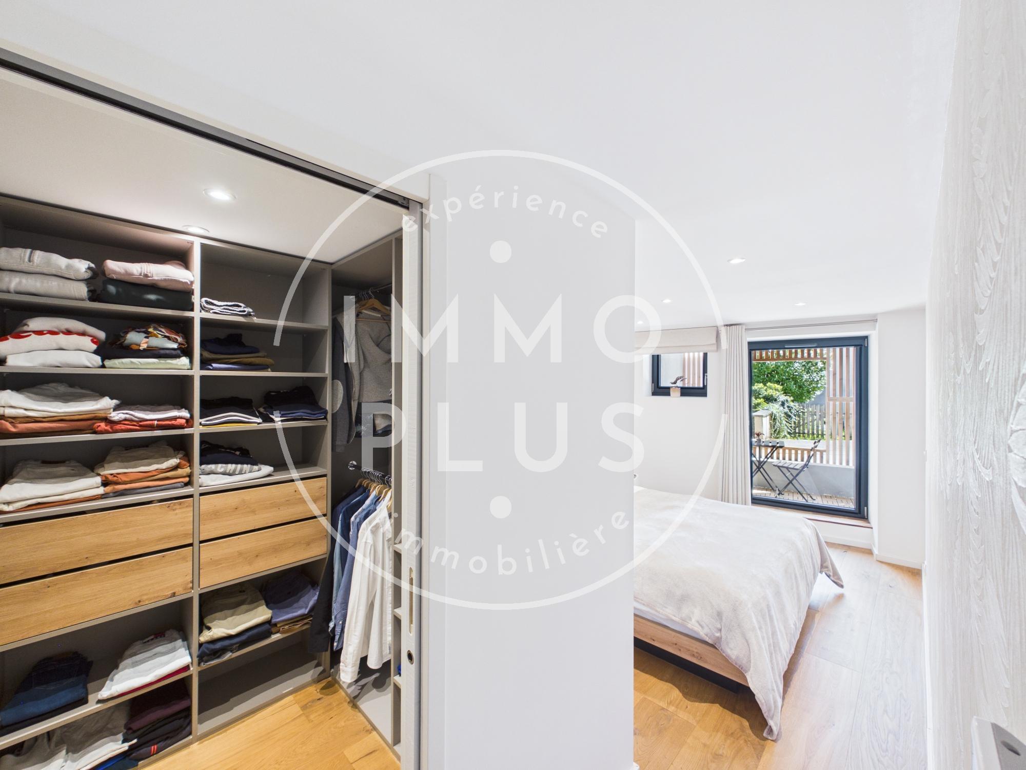 Photo A PRINGY-PROMERY- Espace, lumière et originalité : triplex 210 m² avec jardin indépendant