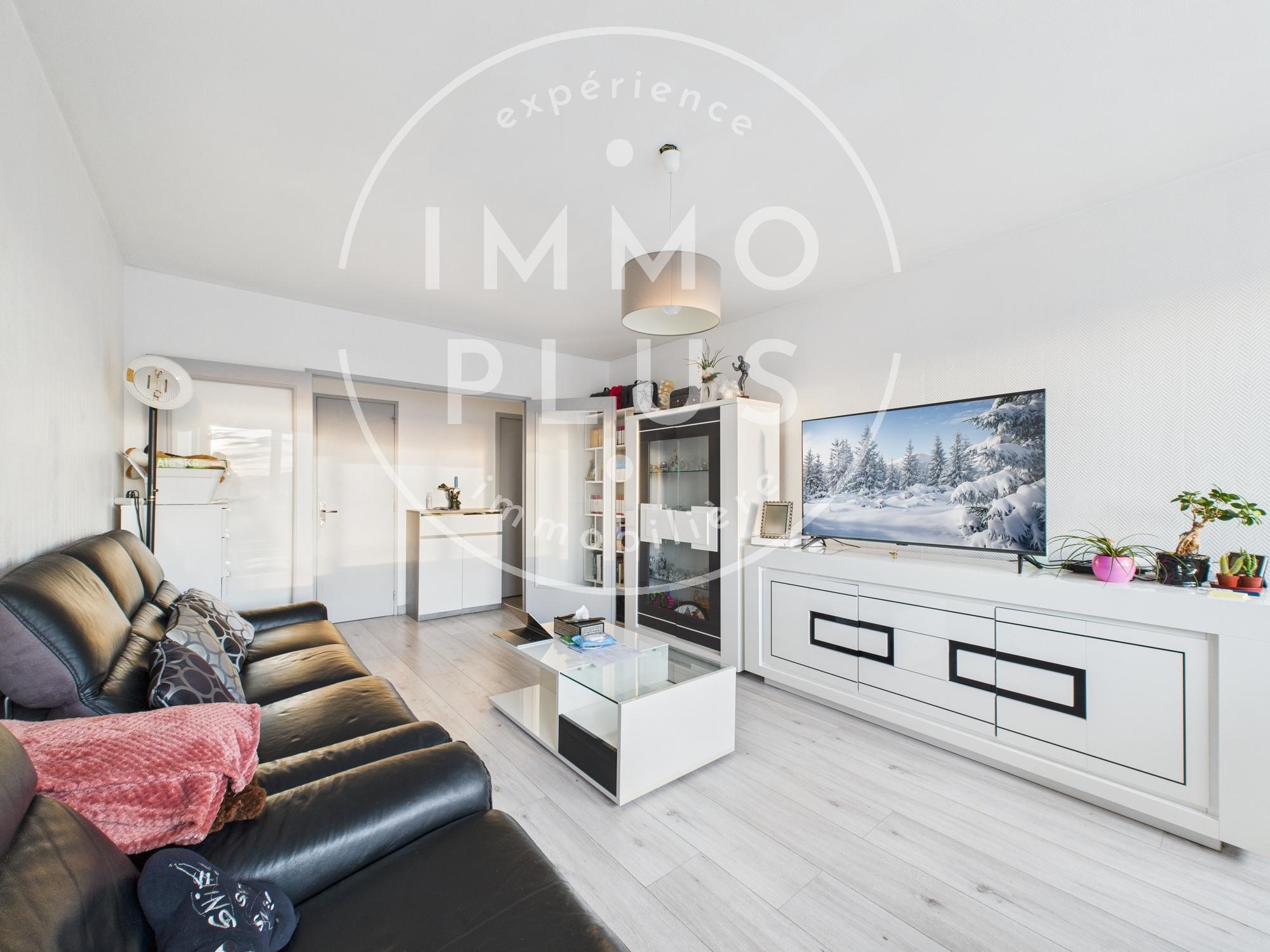 Photo **Appartement de Type 4 en dernier étage avec vue imprenable à Annecy**