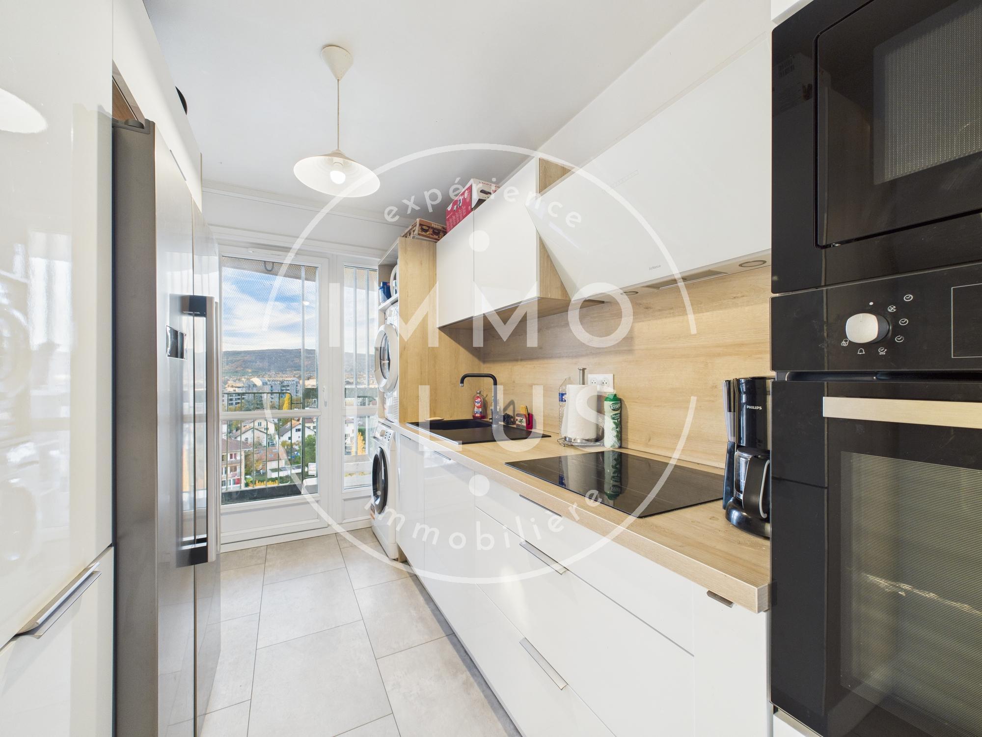 Photo **Appartement de Type 4 en dernier étage avec vue imprenable à Annecy**