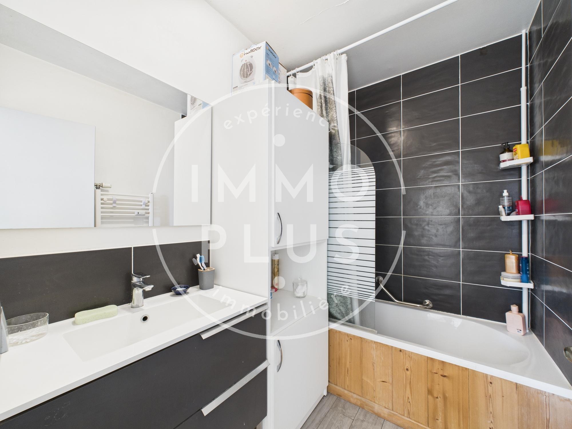 Photo **Appartement de Type 4 en dernier étage avec vue imprenable à Annecy**