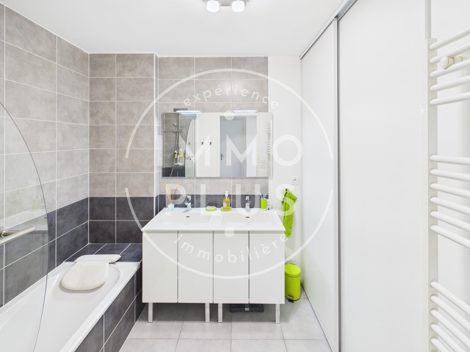 Photo CRAN-GEVRIER – Appartement 4 pièces 86 m² avec garage