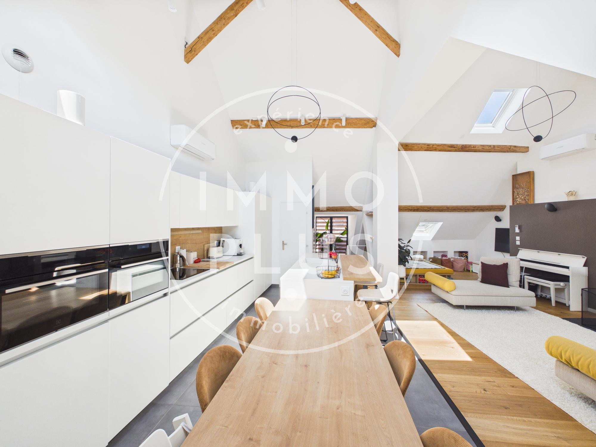 Photo A PRINGY-PROMERY- Espace, lumière et originalité : triplex 210 m² avec jardin indépendant