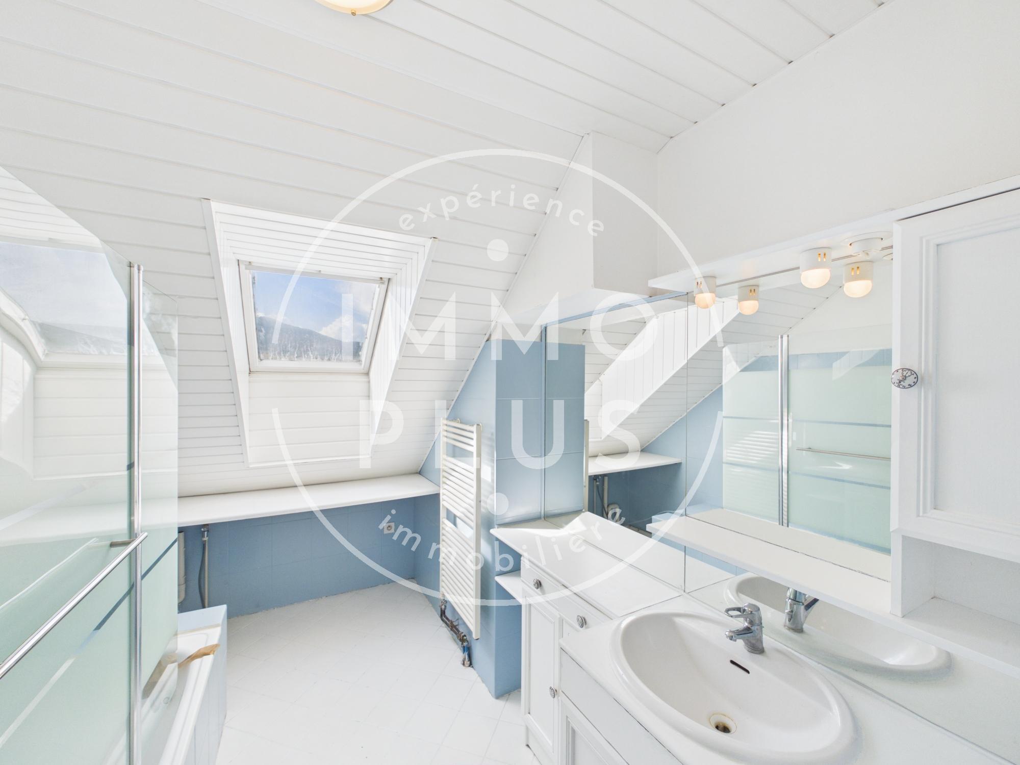 Photo A Épagny, T4 duplex avec terrasse et fort potentiel