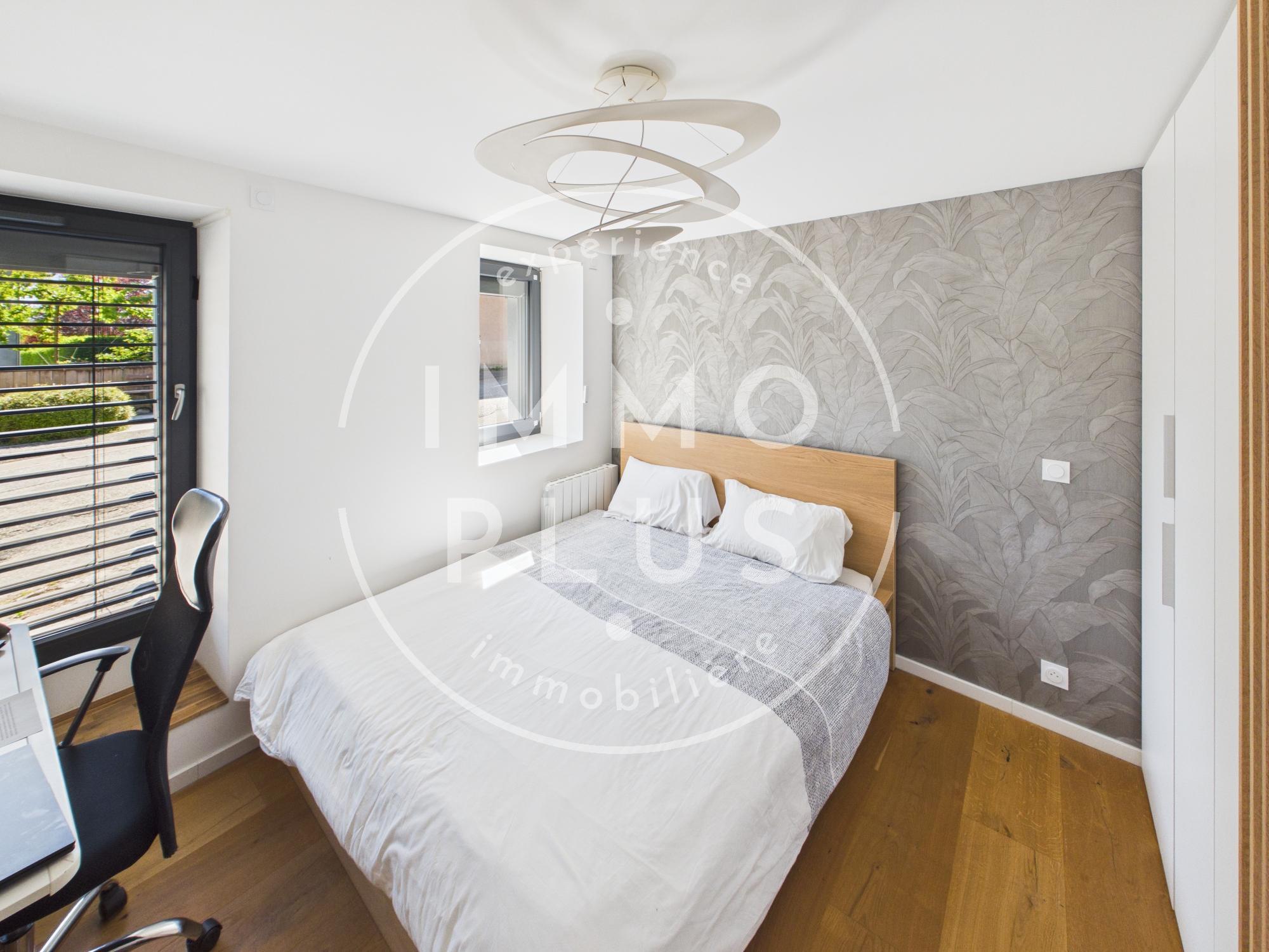 Photo A PRINGY-PROMERY- Espace, lumière et originalité : triplex 210 m² avec jardin indépendant