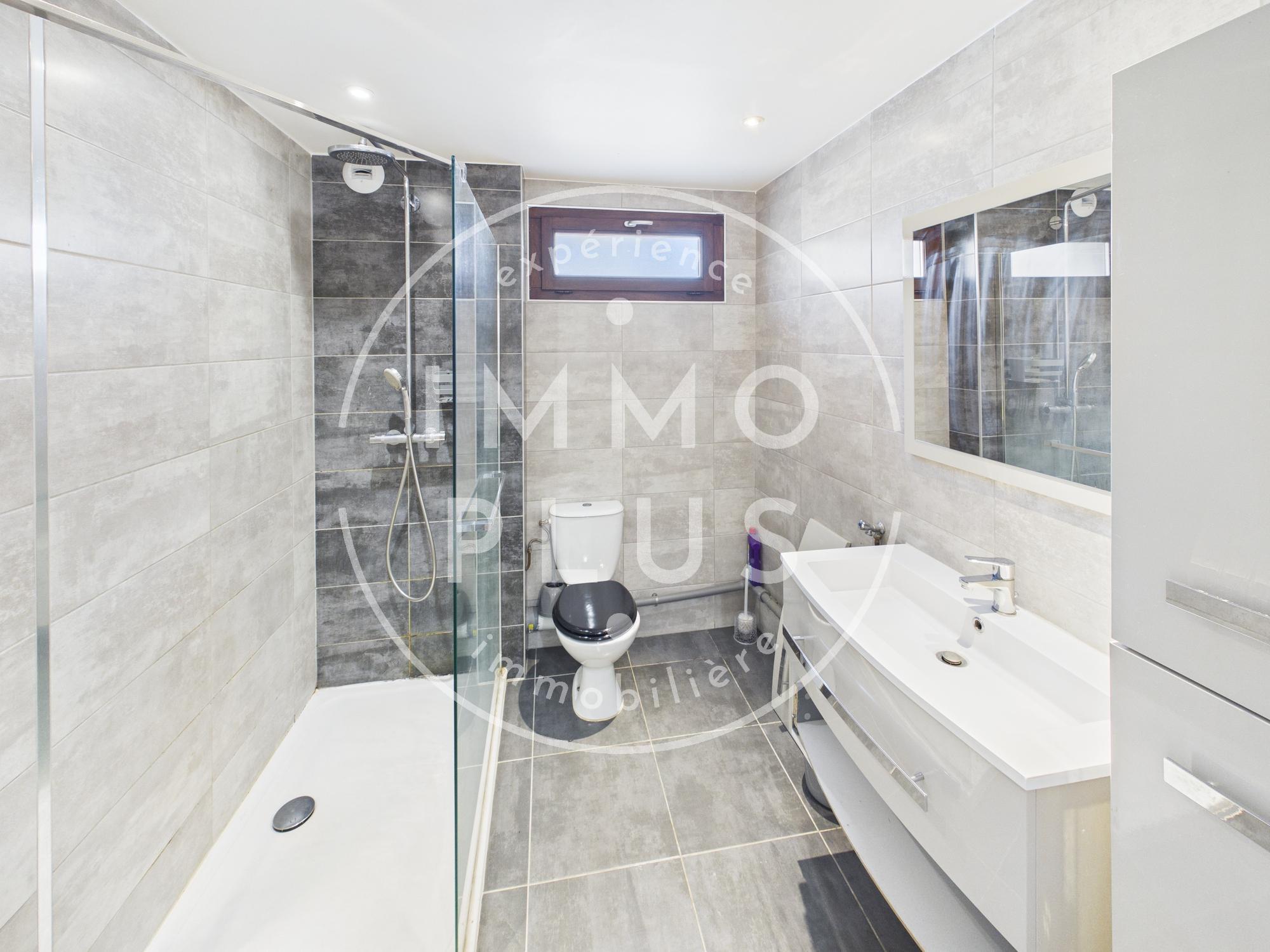 Photo Cran-Gevrier Vert Bois: Studio rénové.