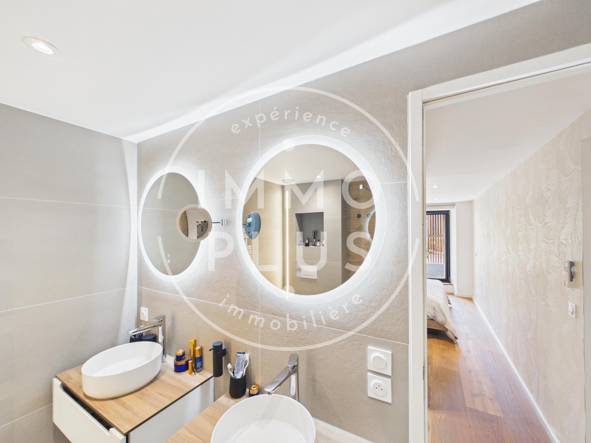 Photo A PRINGY-PROMERY- Espace, lumière et originalité : triplex 210 m² avec jardin indépendant