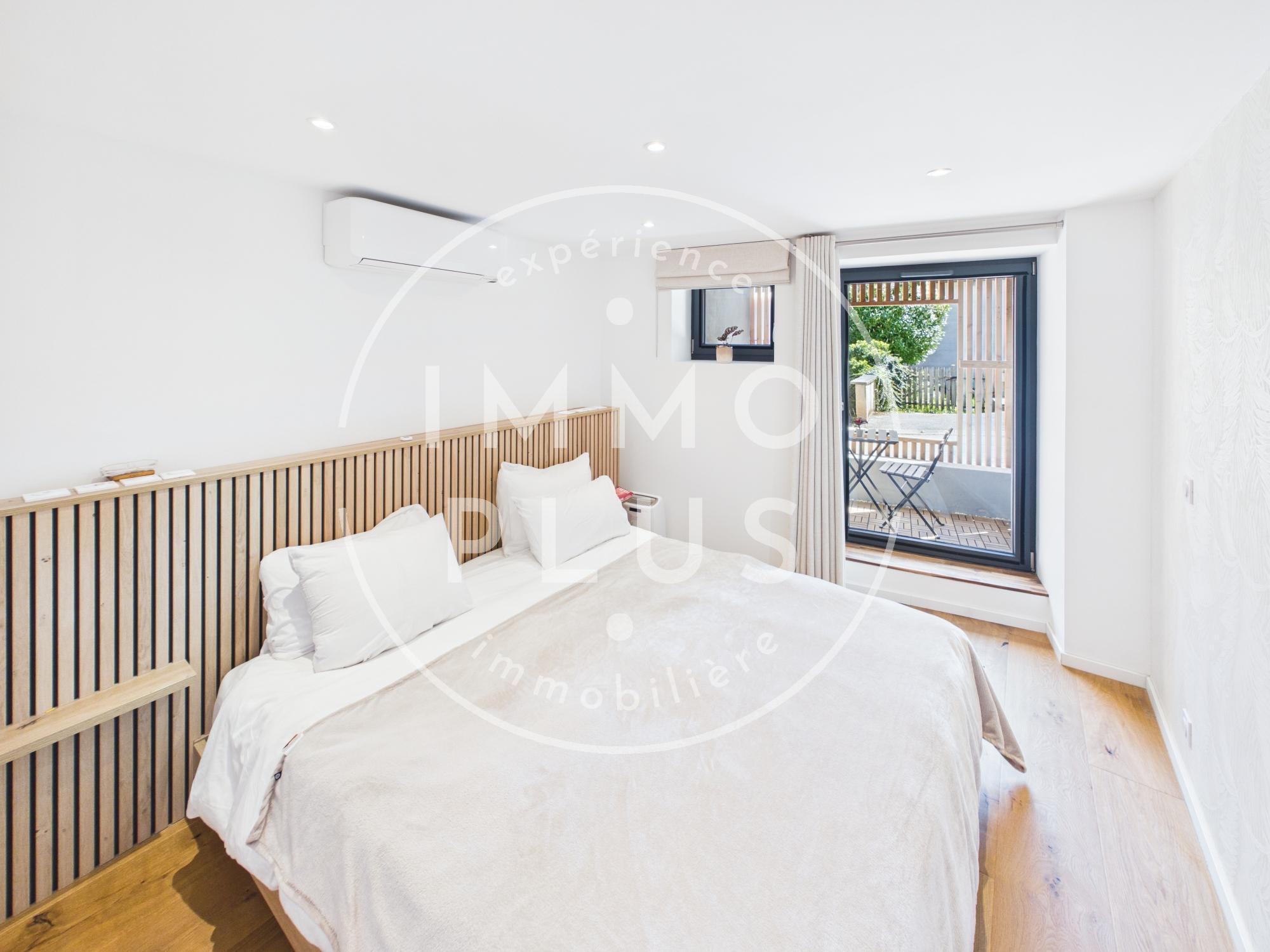 Photo A PRINGY-PROMERY- Espace, lumière et originalité : triplex 210 m² avec jardin indépendant