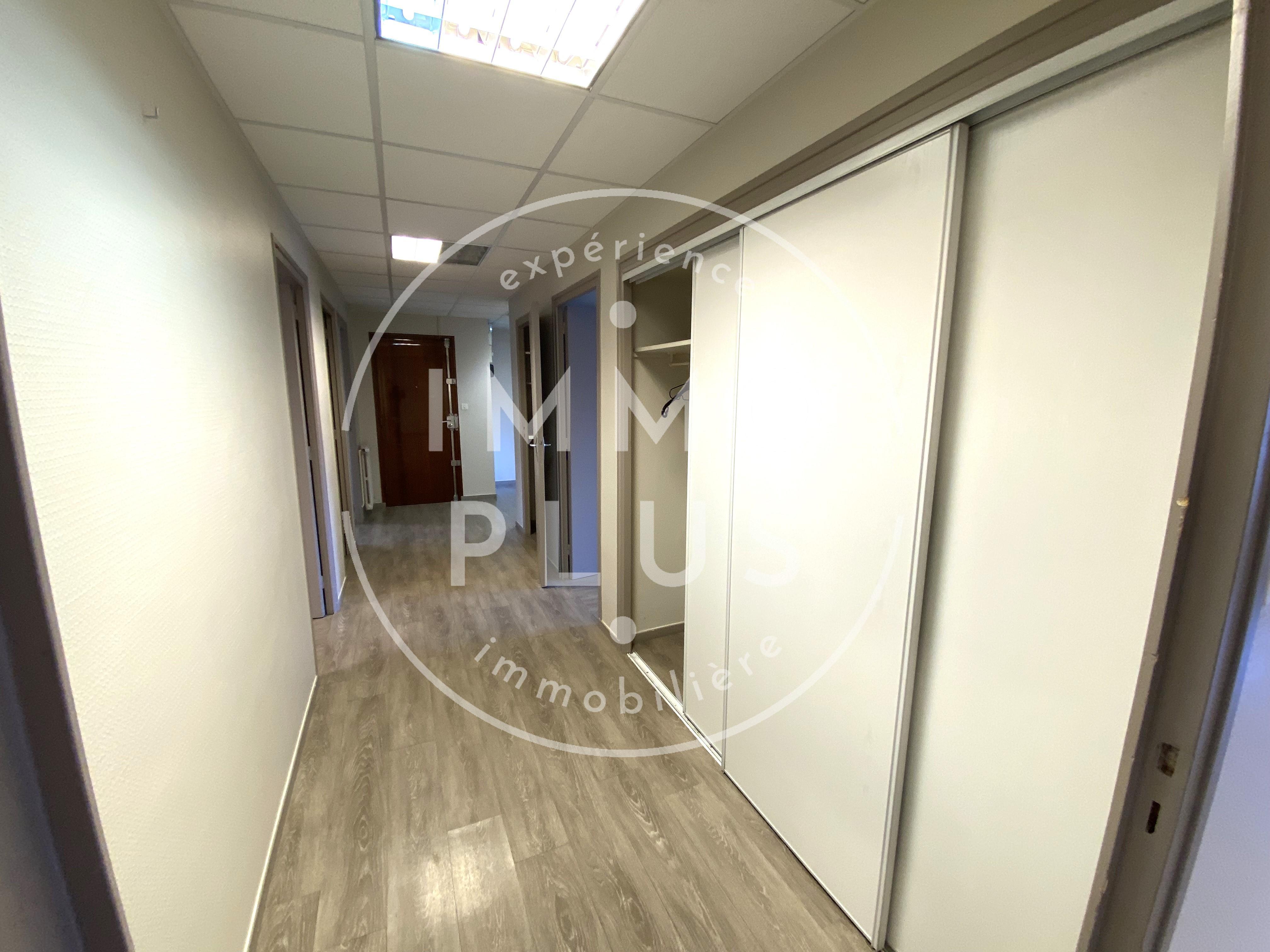 Photo Location Local 120 m&sup2;