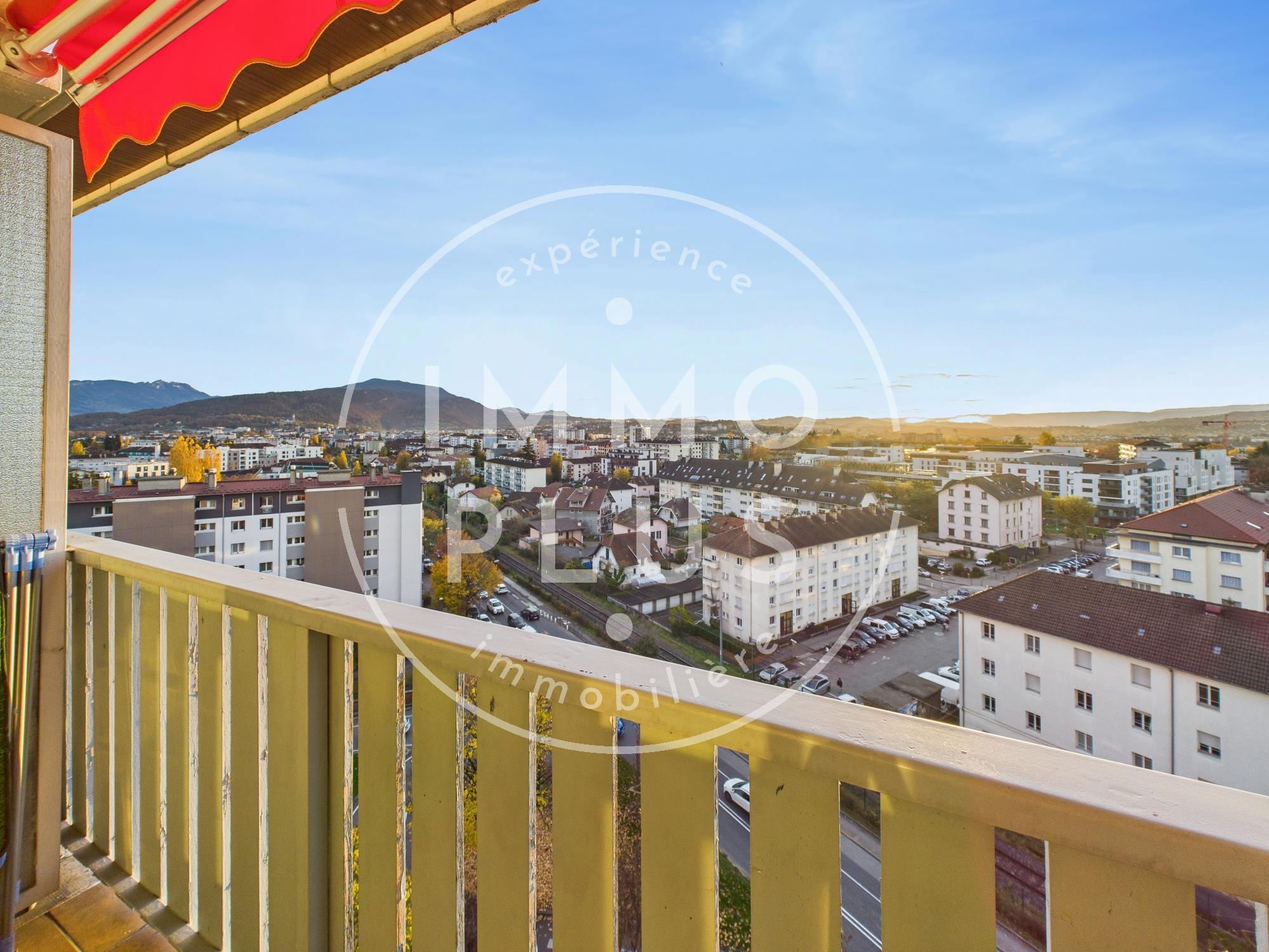 Photo **Appartement de Type 4 en dernier étage avec vue imprenable à Annecy**