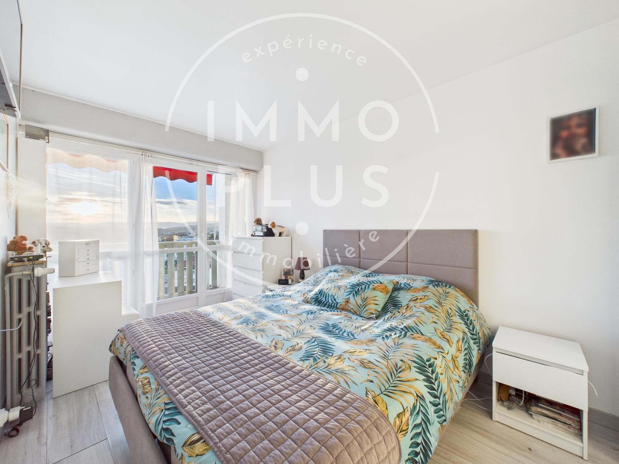 Photo **Appartement de Type 4 en dernier étage avec vue imprenable à Annecy**