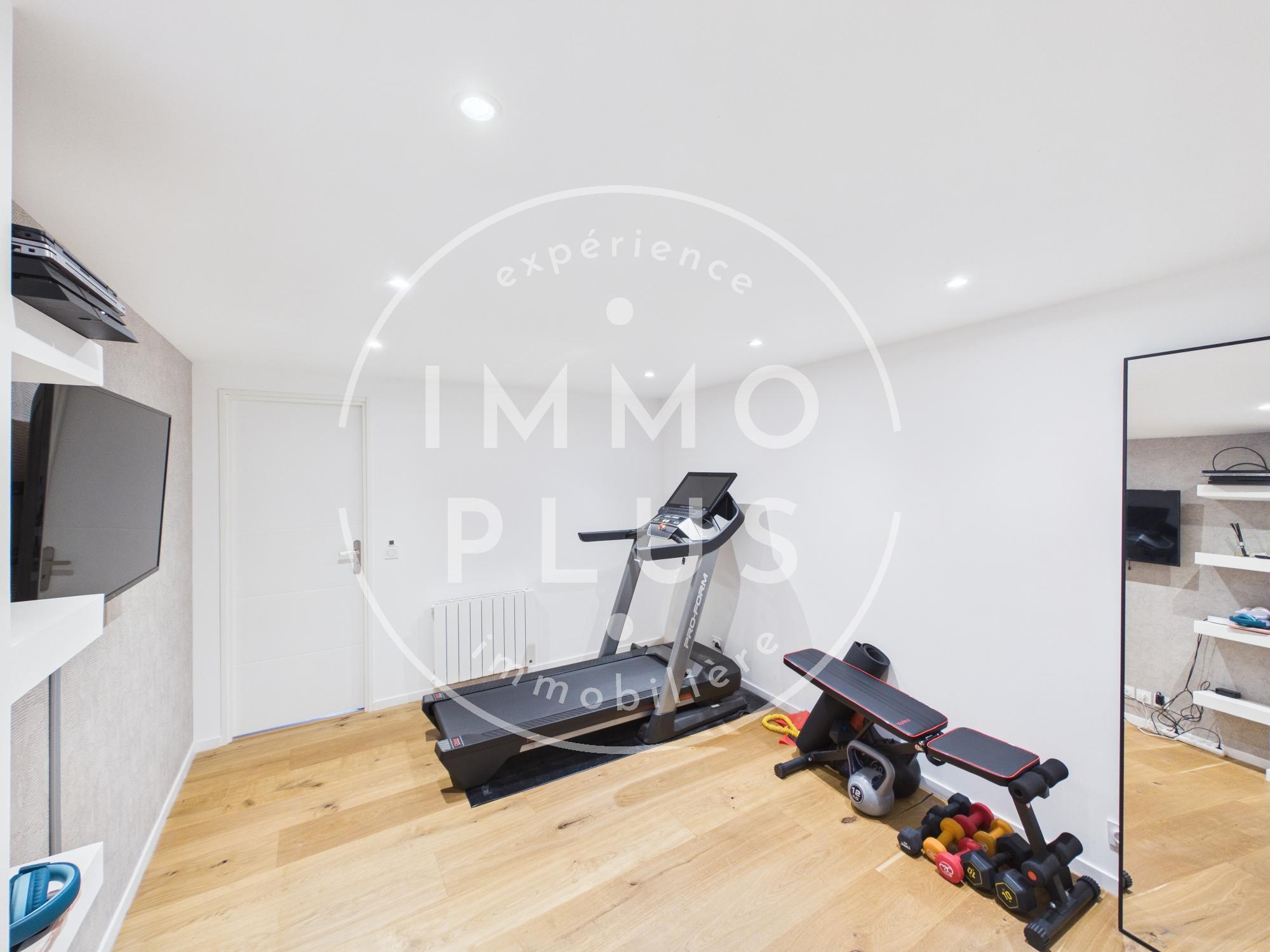 Photo A PRINGY-PROMERY- Espace, lumière et originalité : triplex 210 m² avec jardin indépendant