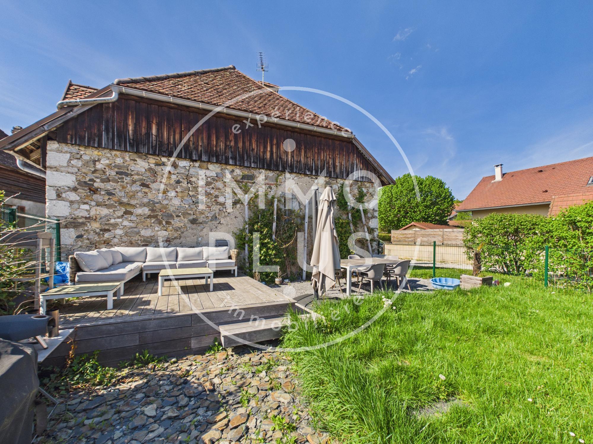 Photo A PRINGY-PROMERY- Espace, lumière et originalité : triplex 210 m² avec jardin indépendant