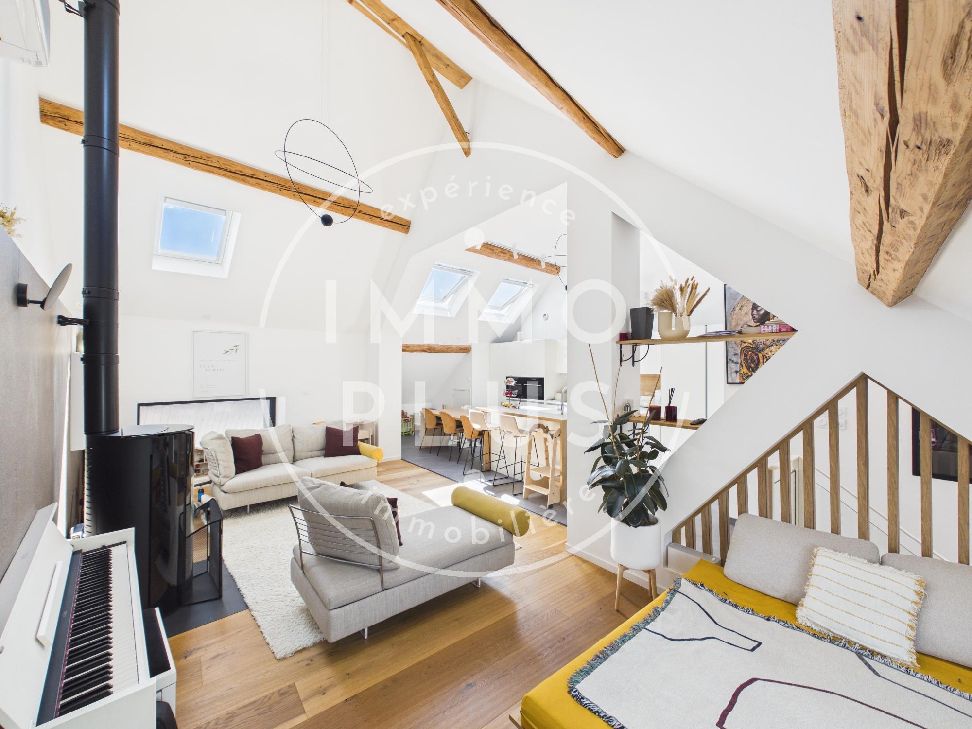Photo A PRINGY-PROMERY- Espace, lumière et originalité : triplex 210 m² avec jardin indépendant