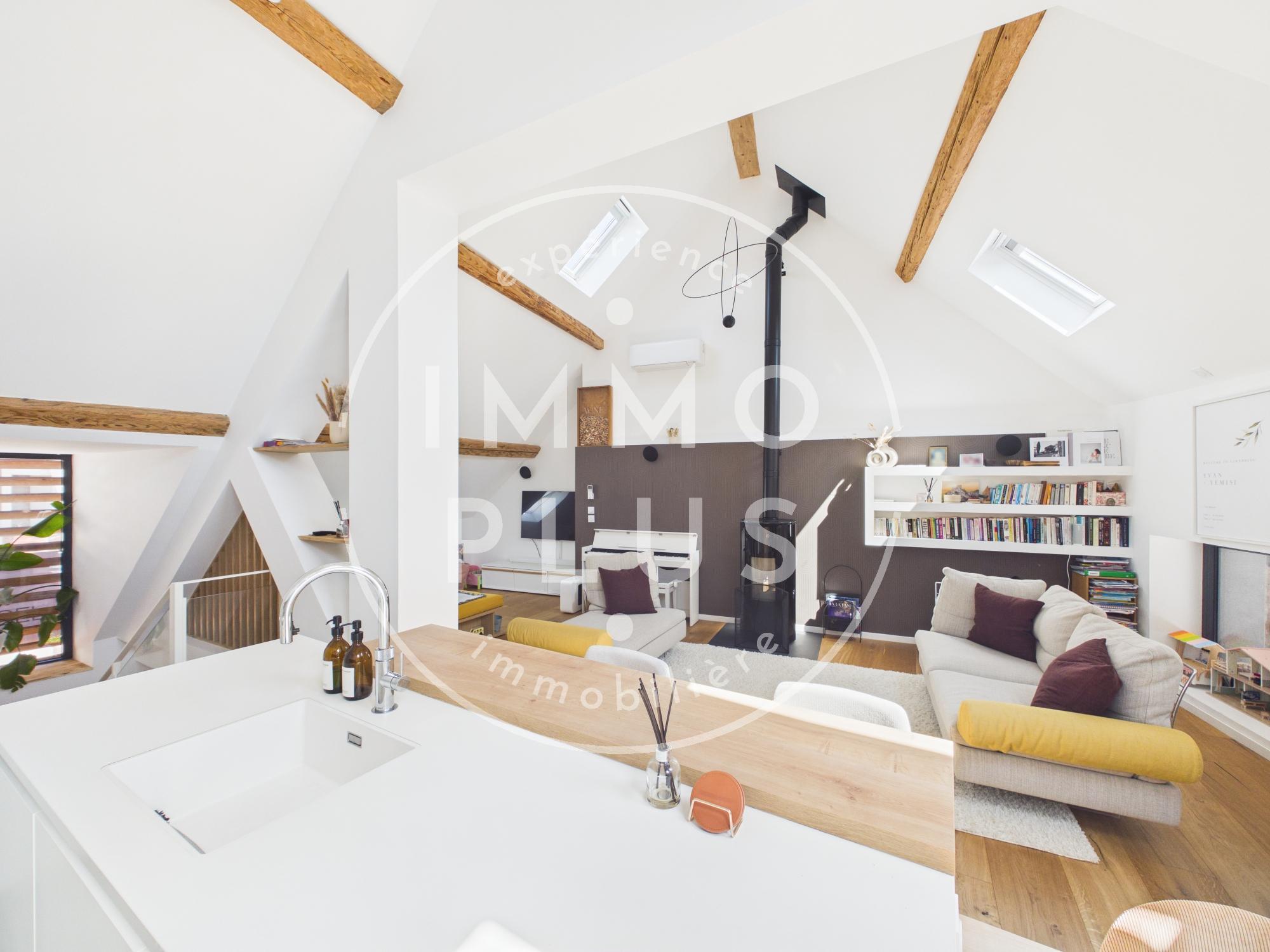 Photo A PRINGY-PROMERY- Espace, lumière et originalité : triplex 210 m² avec jardin indépendant