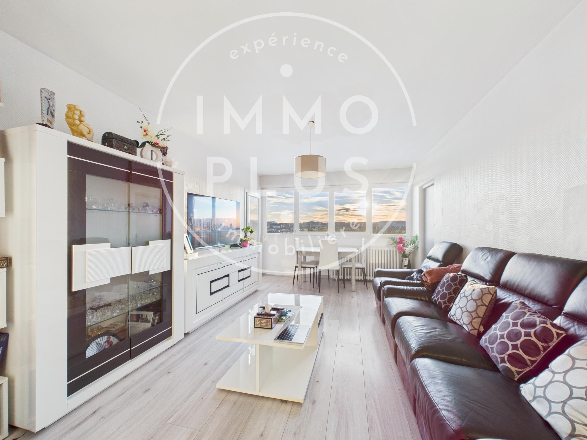 Photo **Appartement de Type 4 en dernier étage avec vue imprenable à Annecy**