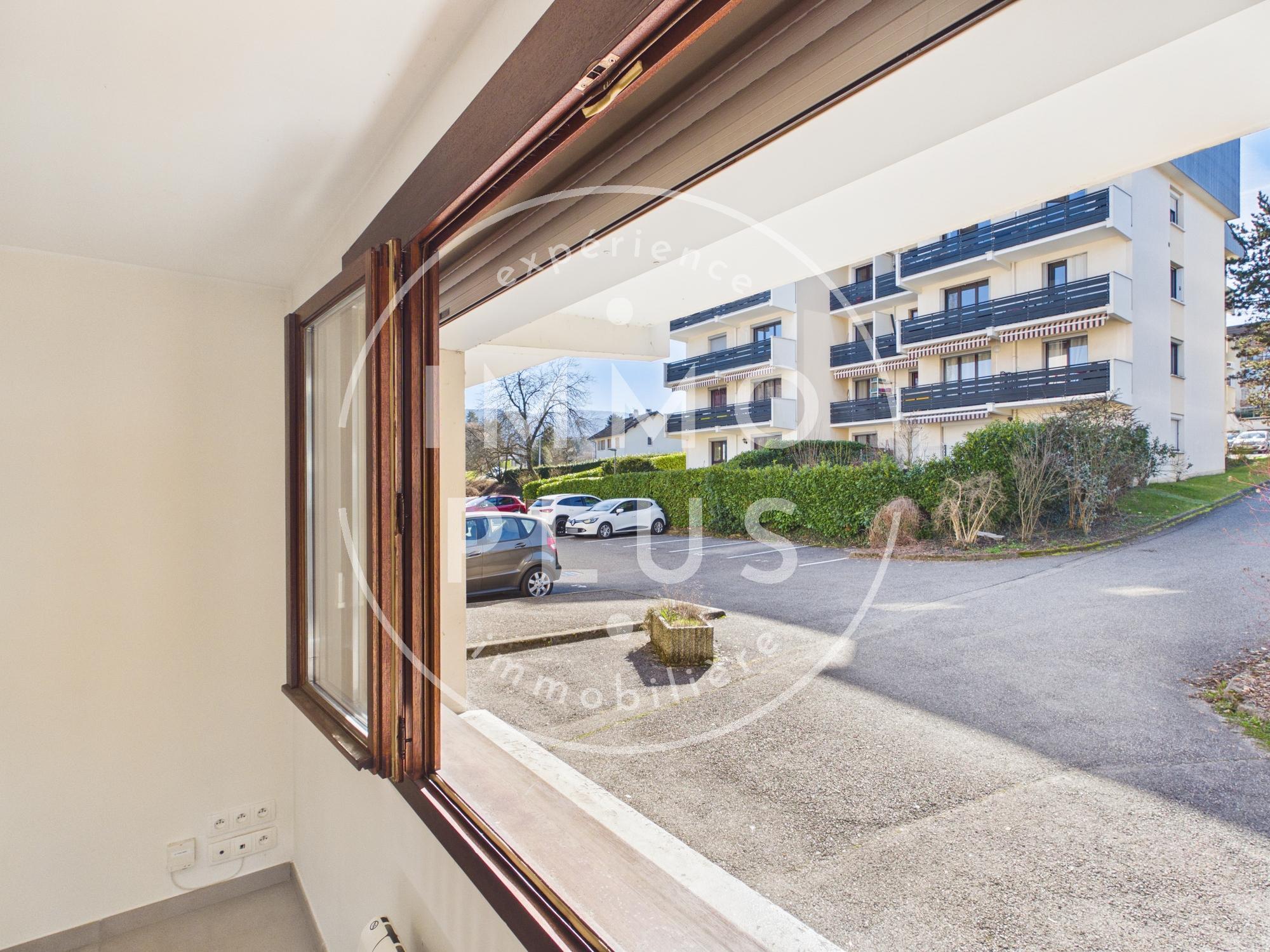 Photo Cran-Gevrier Vert Bois: Studio rénové.