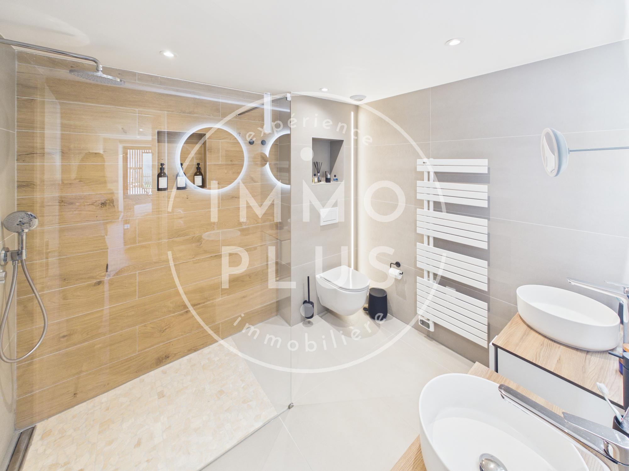 Photo A PRINGY-PROMERY- Espace, lumière et originalité : triplex 210 m² avec jardin indépendant