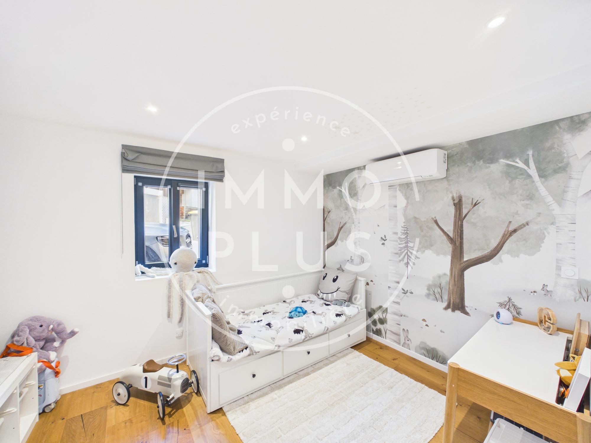 Photo A PRINGY-PROMERY- Espace, lumière et originalité : triplex 210 m² avec jardin indépendant
